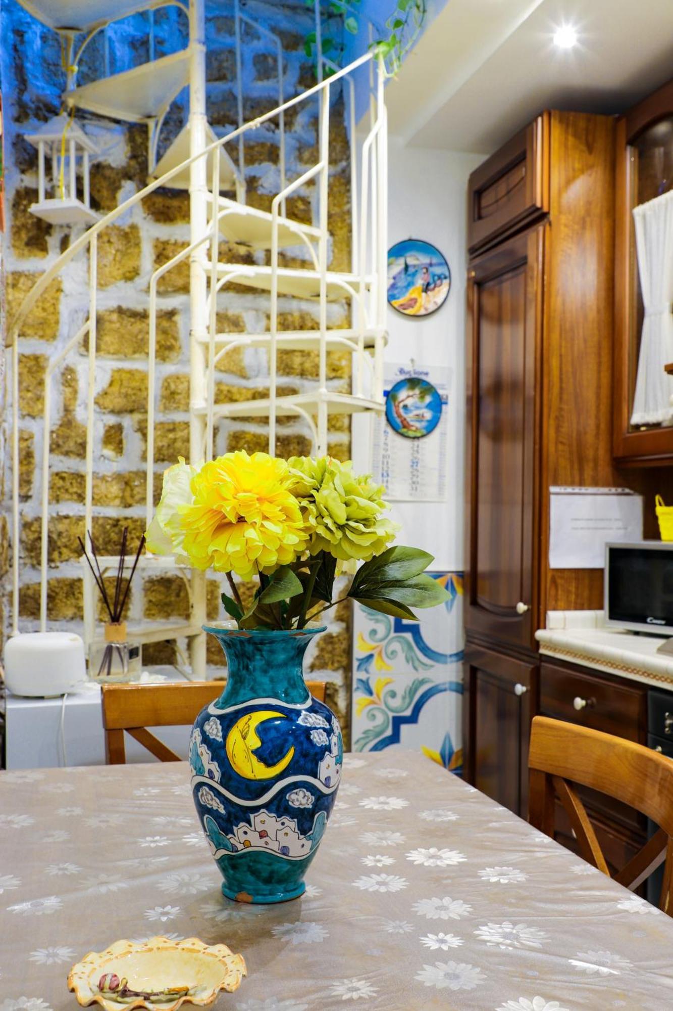 Giallo Napoletano Home Napoli Exterior foto